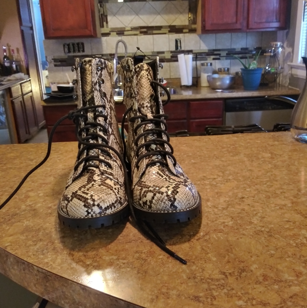 New With Out Box - image 1